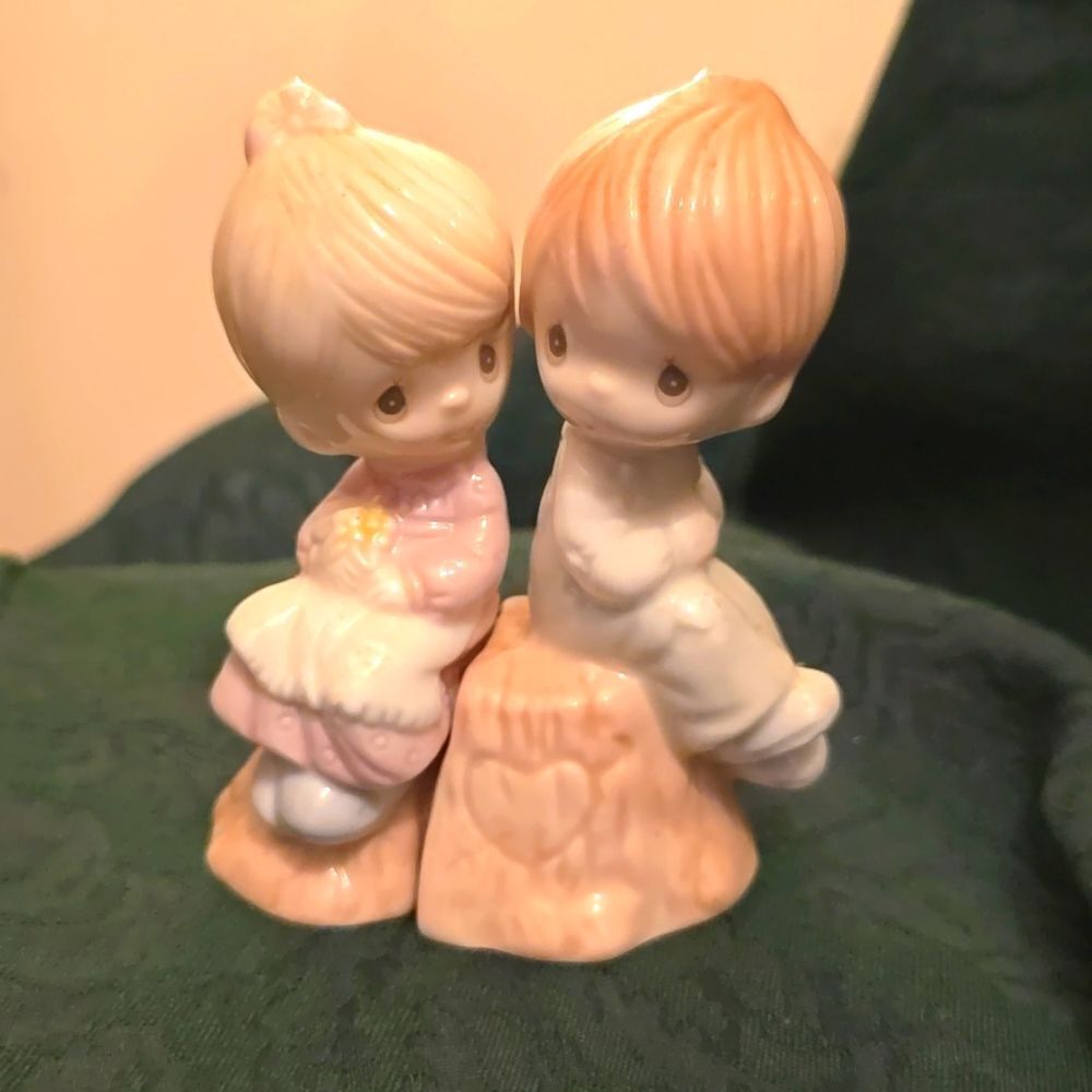 1993 Precious Moments‎ Boy Girl on Stump Salt Pepper Shakers 4 in tall